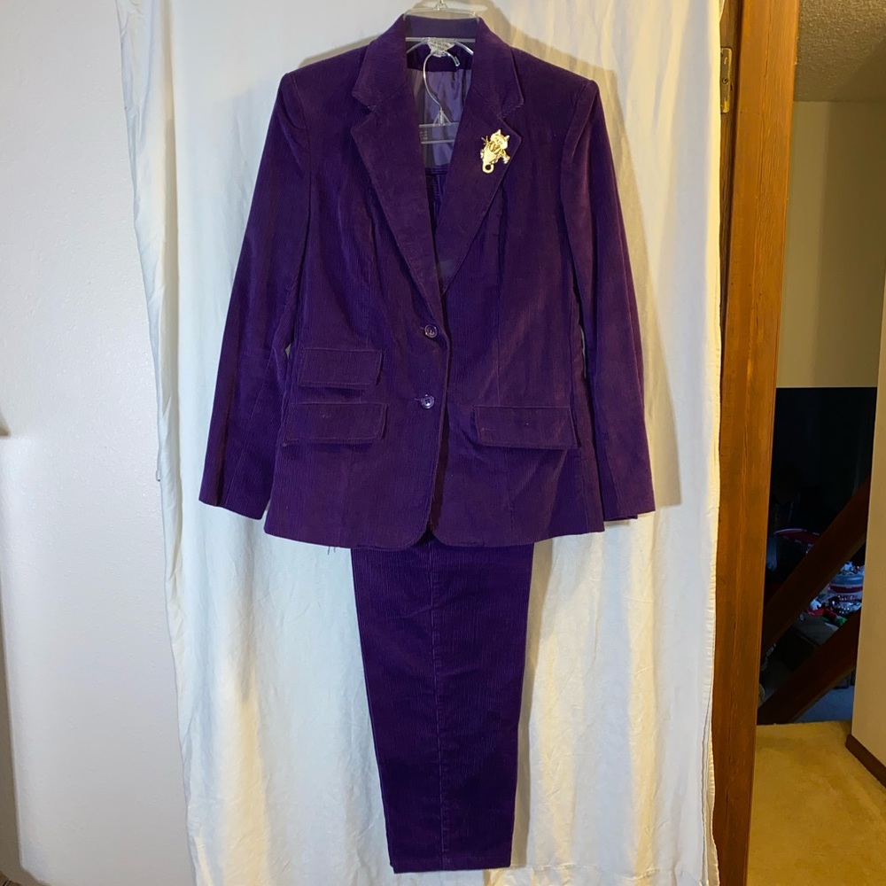 2 Piece Pant Suit. Formal Wear. Blazer Size 13/14. Pants Size 7. Purple